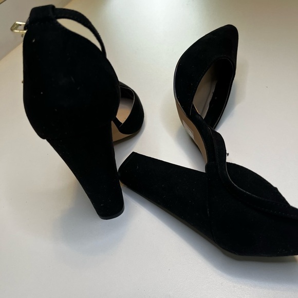 Forever 21 Elegant Black Heels - Picture 4 of 6
